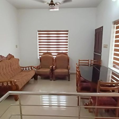 Mom'S Villa Nedumbassery Exterior photo